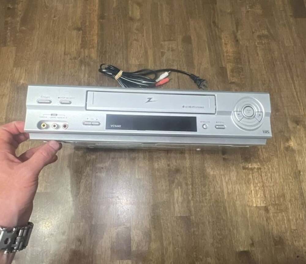 Zenith VCS442 4-Head Hi-Fi Stereo VCR Video Cassette Recorder Silver